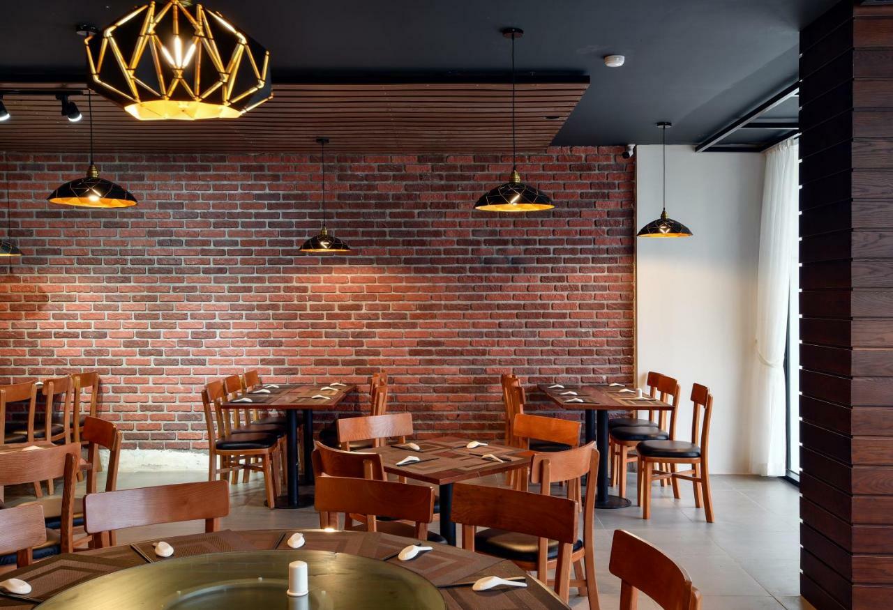 The Marron Hotel Thanh Hoa Bagian luar foto
