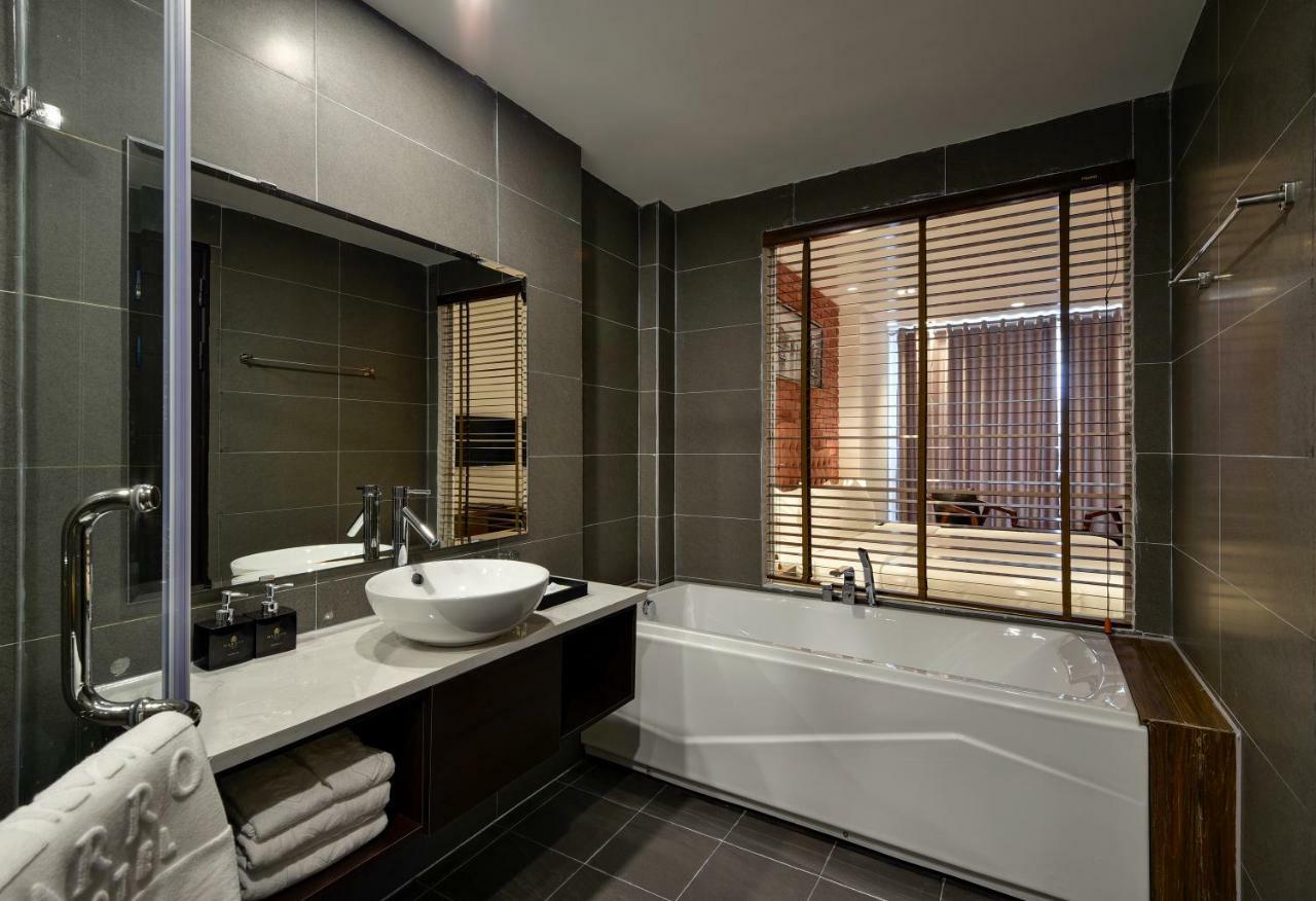 The Marron Hotel Thanh Hoa Bagian luar foto