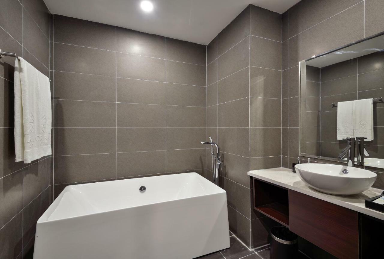 The Marron Hotel Thanh Hoa Bagian luar foto